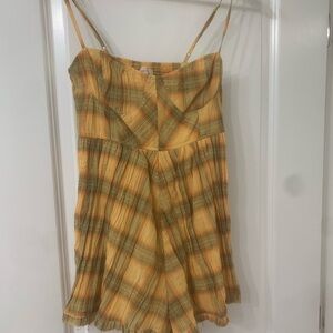 URBAN OUTFITTERS ROMPER SIZE XS